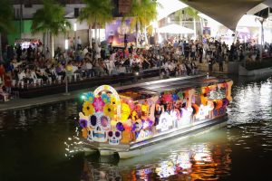 Extraordinaria Procesión Náutica “Entre Luces y Muertos” en el Paseo La Cortadura